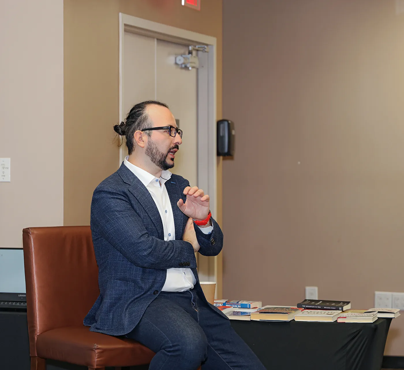 Oz Konar answering questions in a live session